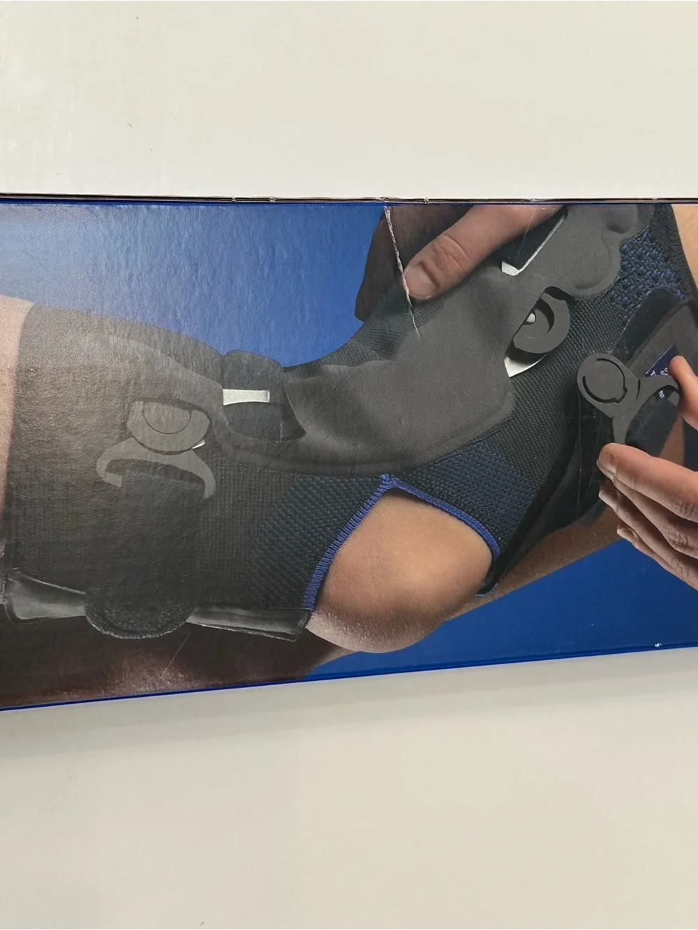 New Thuasne Genu Ligaflex Adjustable Black Neoprene Knee Brace with Blue Trim
